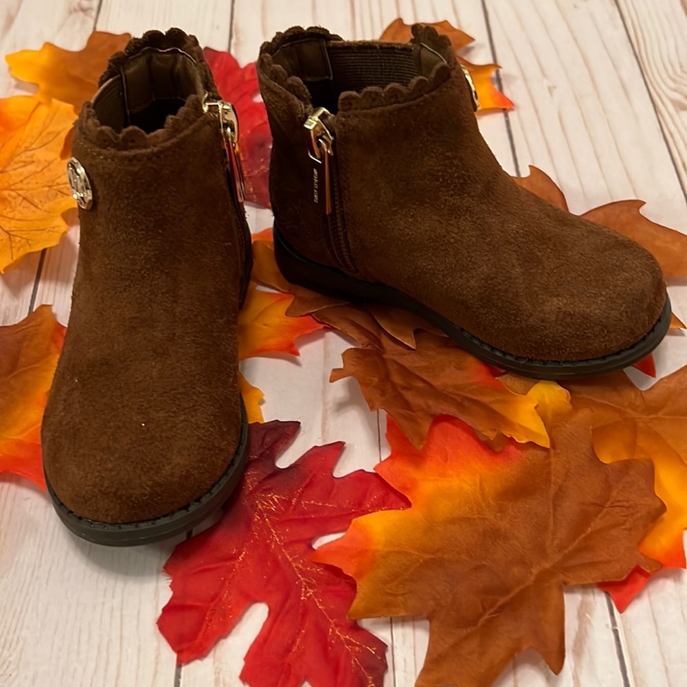 Michael Kors | Toddler Girls Suede Brown Boots Size 5 | Like New